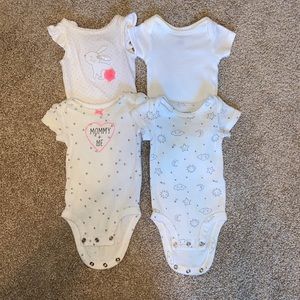Bundle of 4 NB Onesies in Play Condition (Free with bundle)